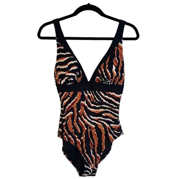 DKNY Tiger-Print One-Piece Swimsuit NEW Size‎ 4 - Picture 3 of 10